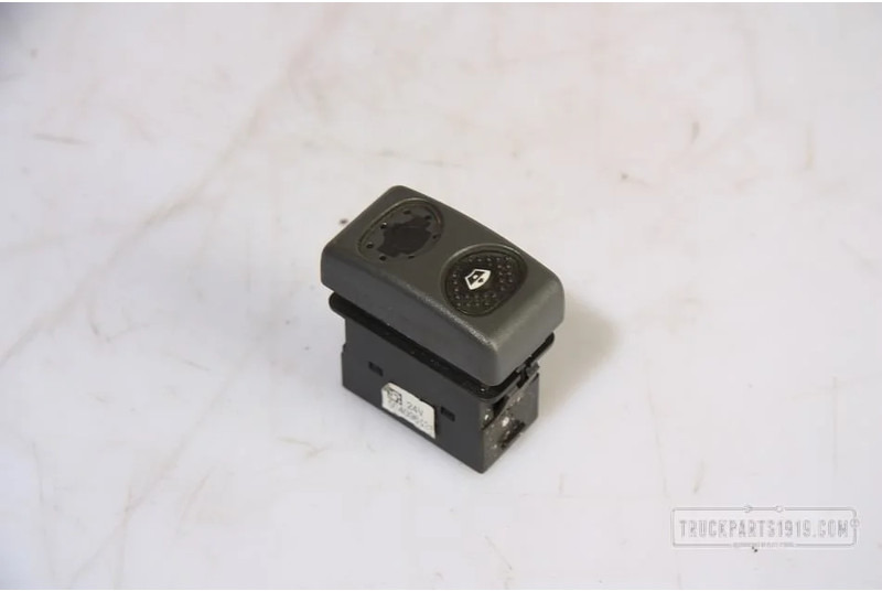 Iveco Electrical System Schakelaar - لوحة القيادة - شاحنة: صور 1 Iveco Electrical System Schakelaar - لوحة القيادة - شاحنة: صور 1