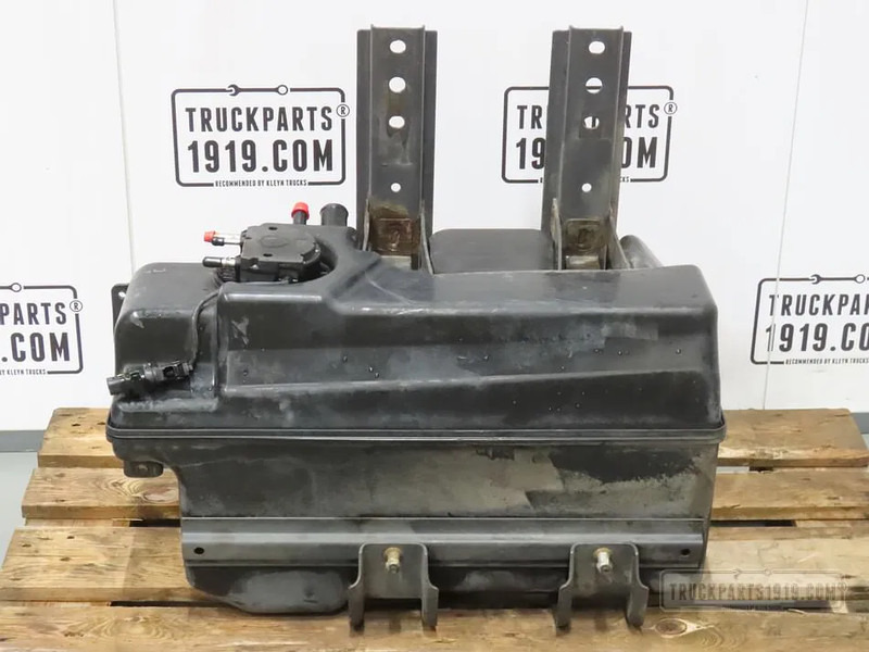 Scania 2196094 AdBlue tank Scania - كاتم الصوت/ نظام العادم - شاحنة: صور 2 Scania 2196094 AdBlue tank Scania - كاتم الصوت/ نظام العادم - شاحنة: صور 2