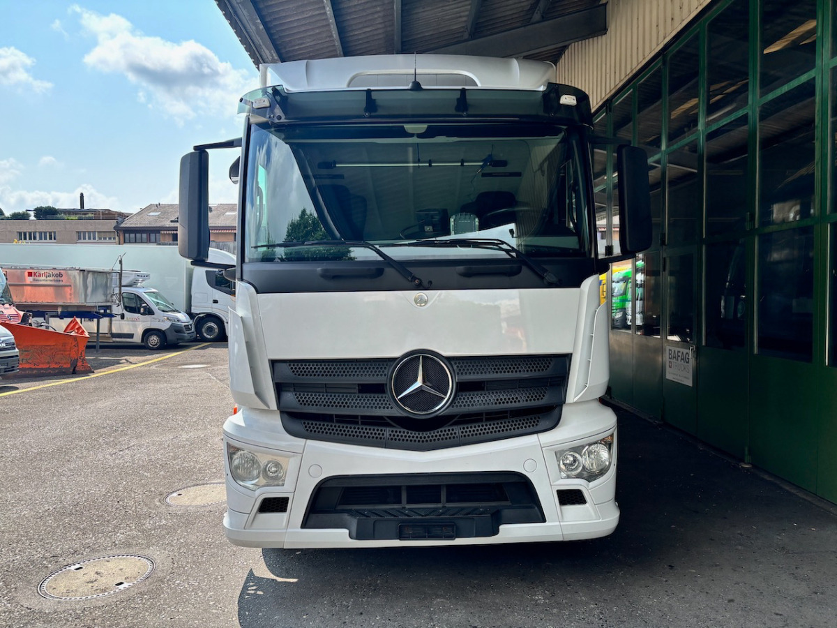 MERCEDES Antos 1824 - بصندوق مغلق شاحنة: صور 3 MERCEDES Antos 1824 - بصندوق مغلق شاحنة: صور 3