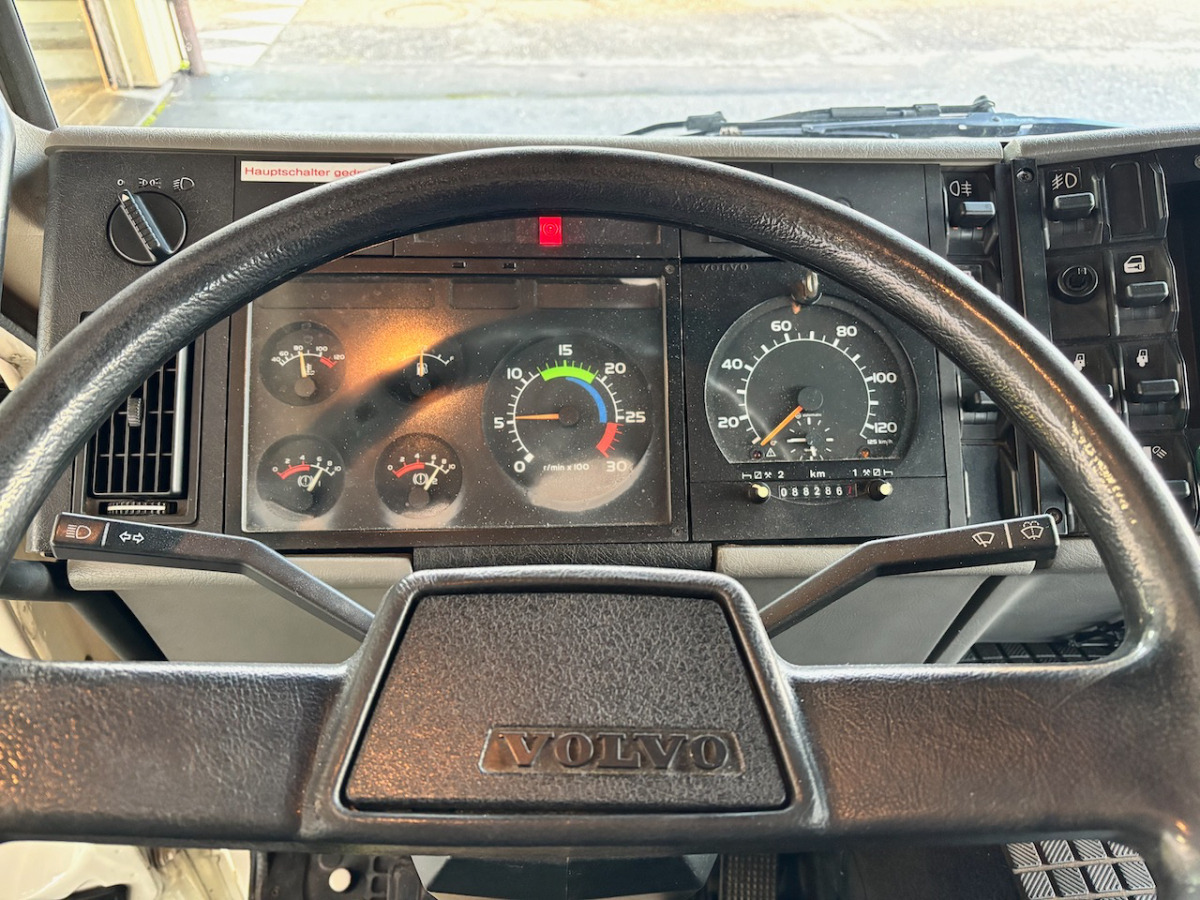 VOLVO FL6H615 - شاحنة جرار: صور 5 VOLVO FL6H615 - شاحنة جرار: صور 5
