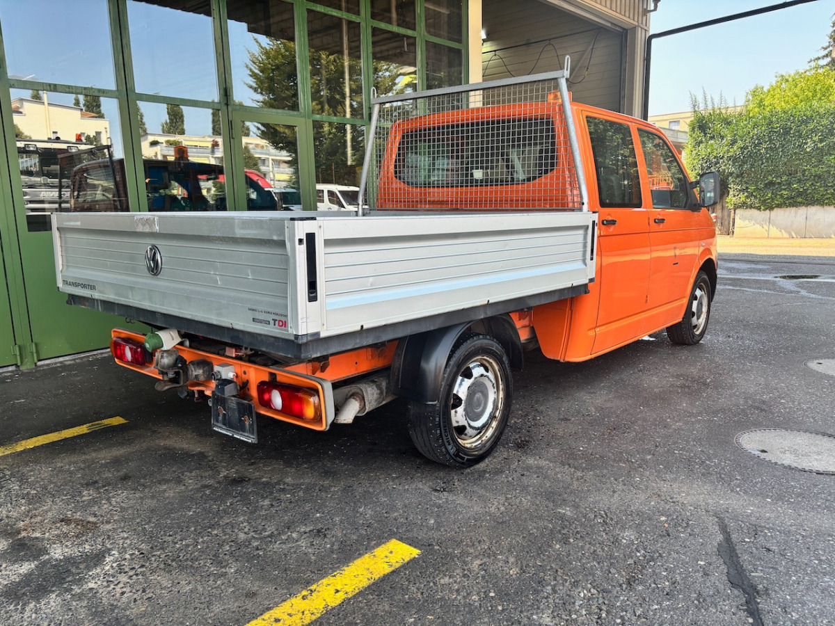 VW T5 Transporter - الشاحنات الصغيرة المسطحة: صور 5 VW T5 Transporter - الشاحنات الصغيرة المسطحة: صور 5