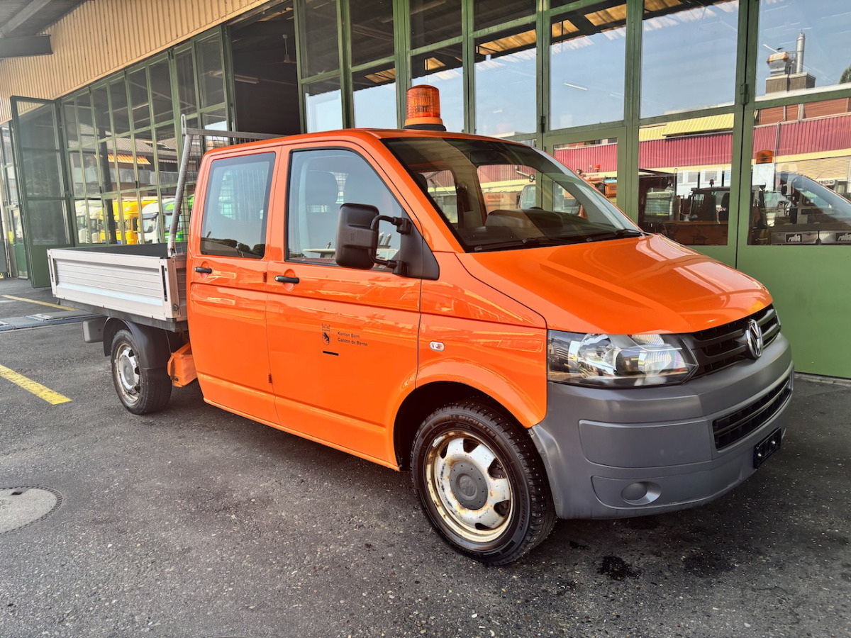 VW T5 Transporter - الشاحنات الصغيرة المسطحة: صور 1 VW T5 Transporter - الشاحنات الصغيرة المسطحة: صور 1