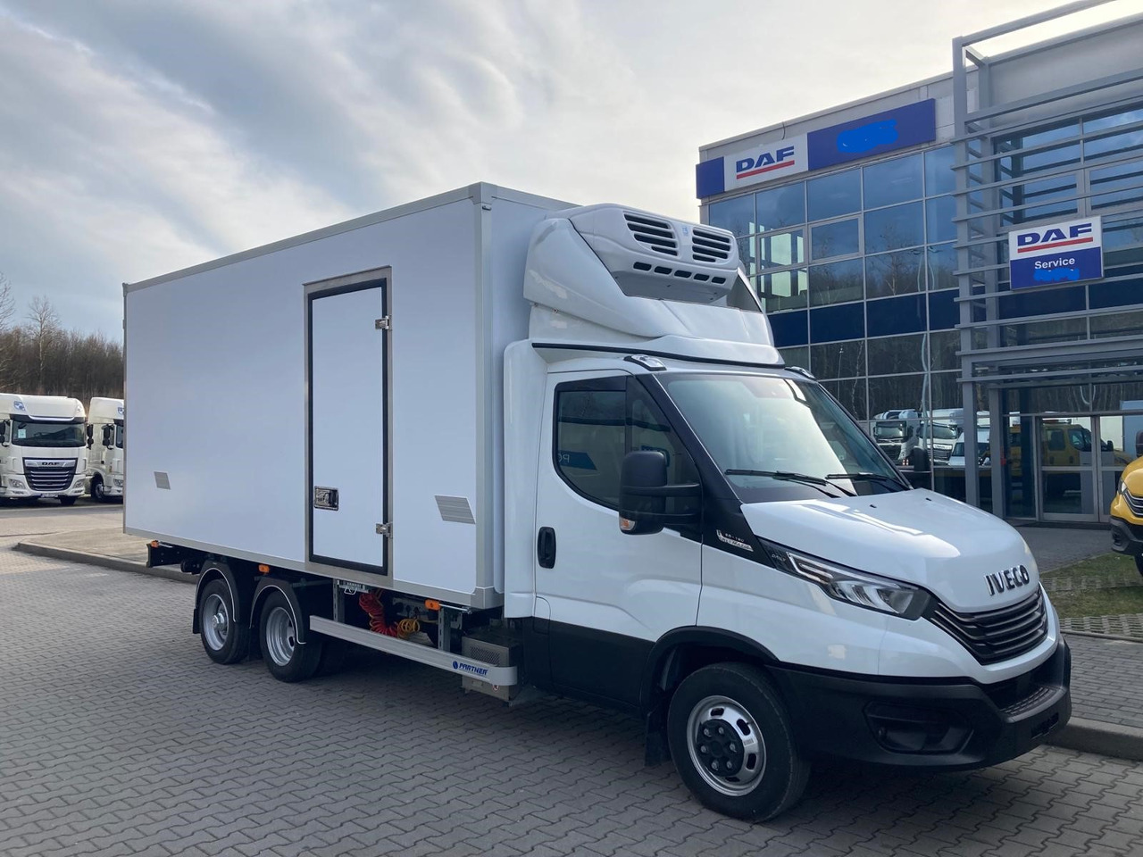 IVECO Daily BE-Truck 35S18H A8 180 PS Kühlkoffer 7.000kg Gesamtgewicht - مبردة شاحنة: صور 4 IVECO Daily BE-Truck 35S18H A8 180 PS Kühlkoffer 7.000kg Gesamtgewicht - مبردة شاحنة: صور 4