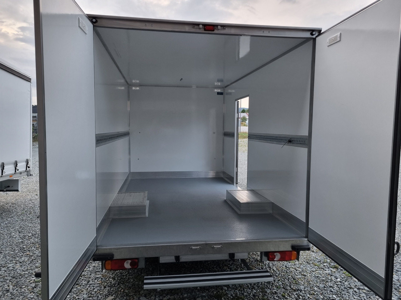 Renault Master 165 Koffer Platform Tiefrahmen - الشاحنات الصغيرة صندوق مغلق: صور 2 Renault Master 165 Koffer Platform Tiefrahmen - الشاحنات الصغيرة صندوق مغلق: صور 2