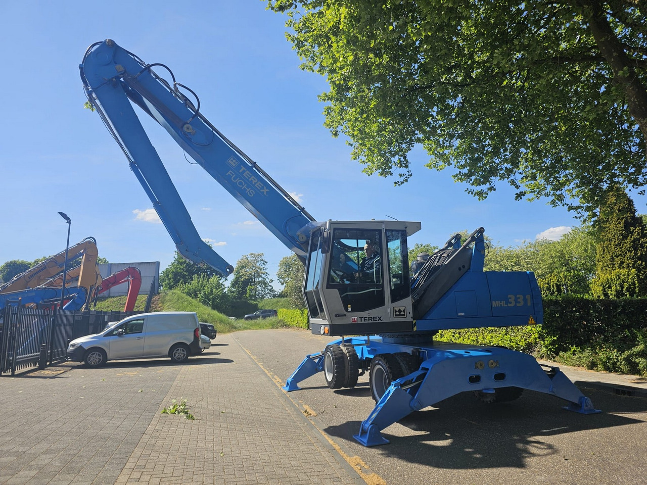 Fuchs MHL 331 Material Handler - حفارة النقل والشحن: صور 3 Fuchs MHL 331 Material Handler - حفارة النقل والشحن: صور 3