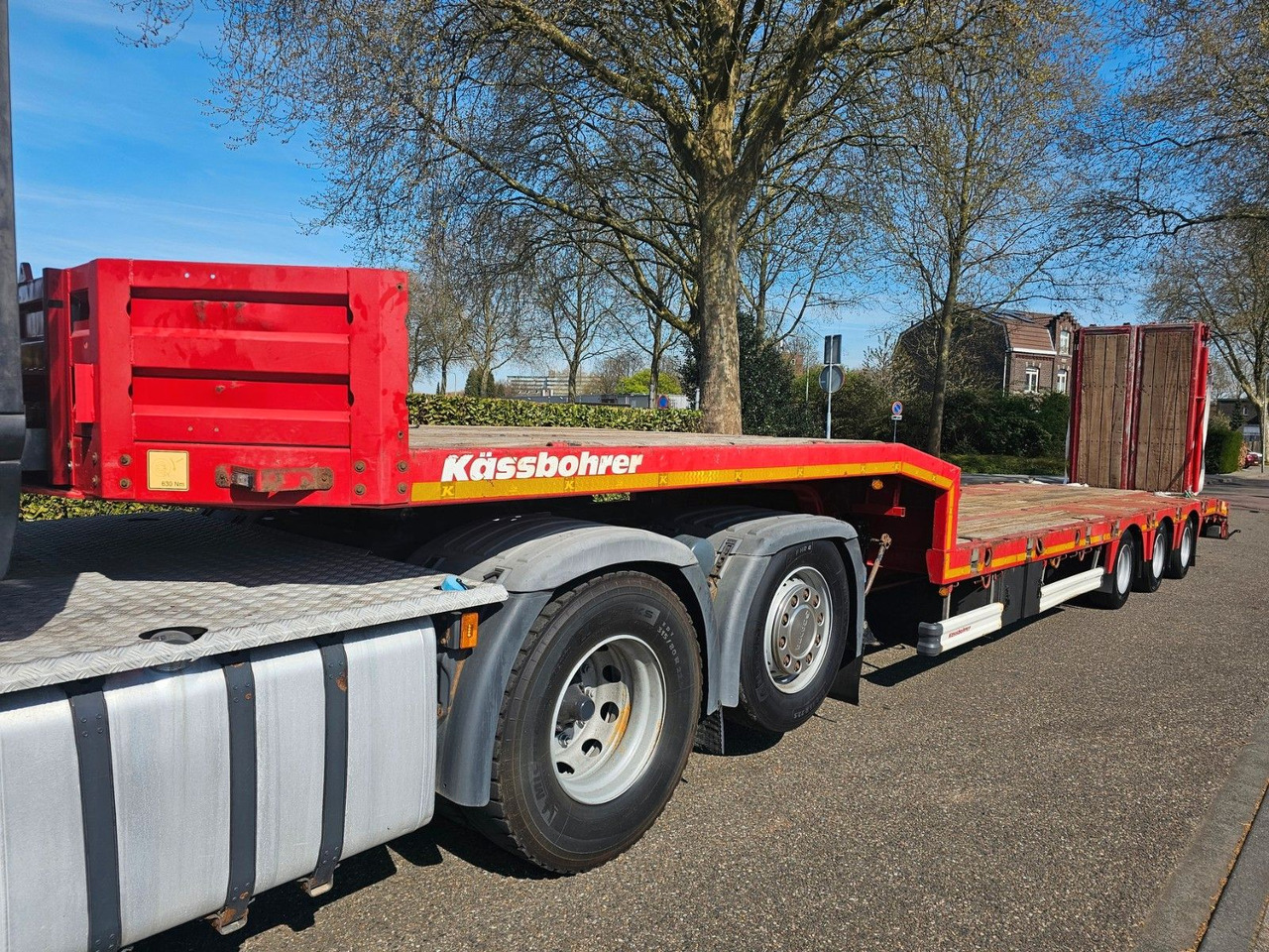 Kässbohrer LB3E Semie Tieflader Mit Rampen - عربة مسطحة منخفضة نصف مقطورة: صور 5 Kässbohrer LB3E Semie Tieflader Mit Rampen - عربة مسطحة منخفضة نصف مقطورة: صور 5