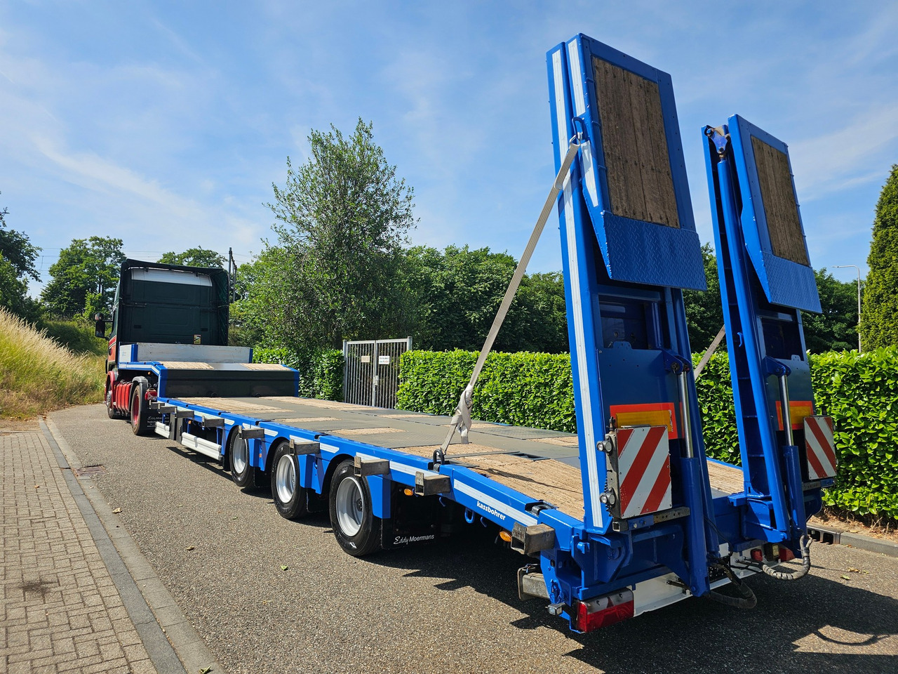 Kässbohrer LB3E With Hydraulic Flip Ramps - عربة مسطحة منخفضة نصف مقطورة: صور 2 Kässbohrer LB3E With Hydraulic Flip Ramps - عربة مسطحة منخفضة نصف مقطورة: صور 2
