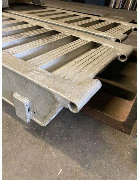 Kässbohrer Oprijplaaten - عربة مسطحة منخفضة نصف مقطورة: صور 4 Kässbohrer Oprijplaaten - عربة مسطحة منخفضة نصف مقطورة: صور 4