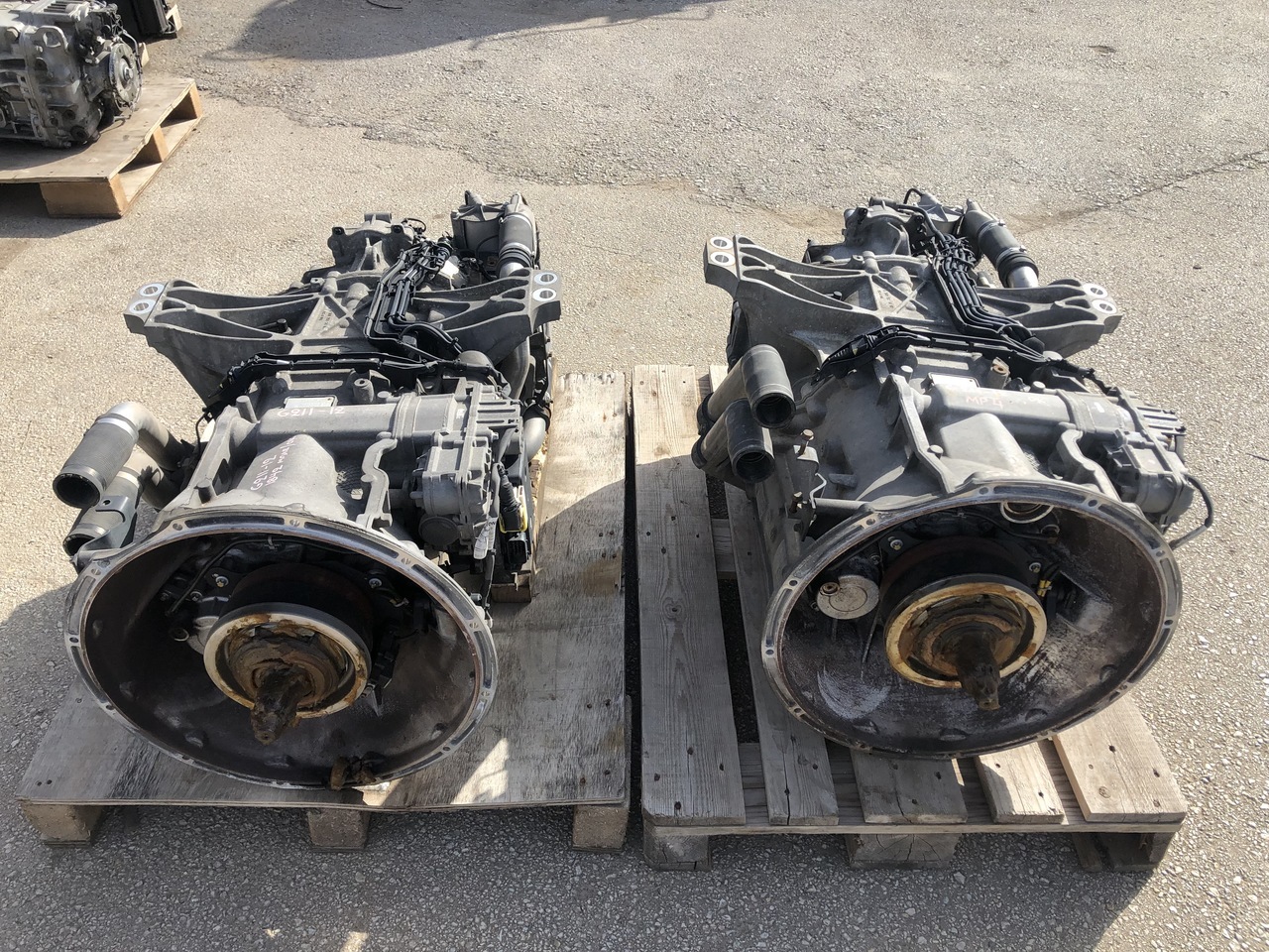 GEARBOX G211-12 ZKL RETARDER ACTROS MP4 (AVAILABLE 2PCS) - علبة التروس - شاحنة: صور 1 GEARBOX G211-12 ZKL RETARDER ACTROS MP4 (AVAILABLE 2PCS) - علبة التروس - شاحنة: صور 1