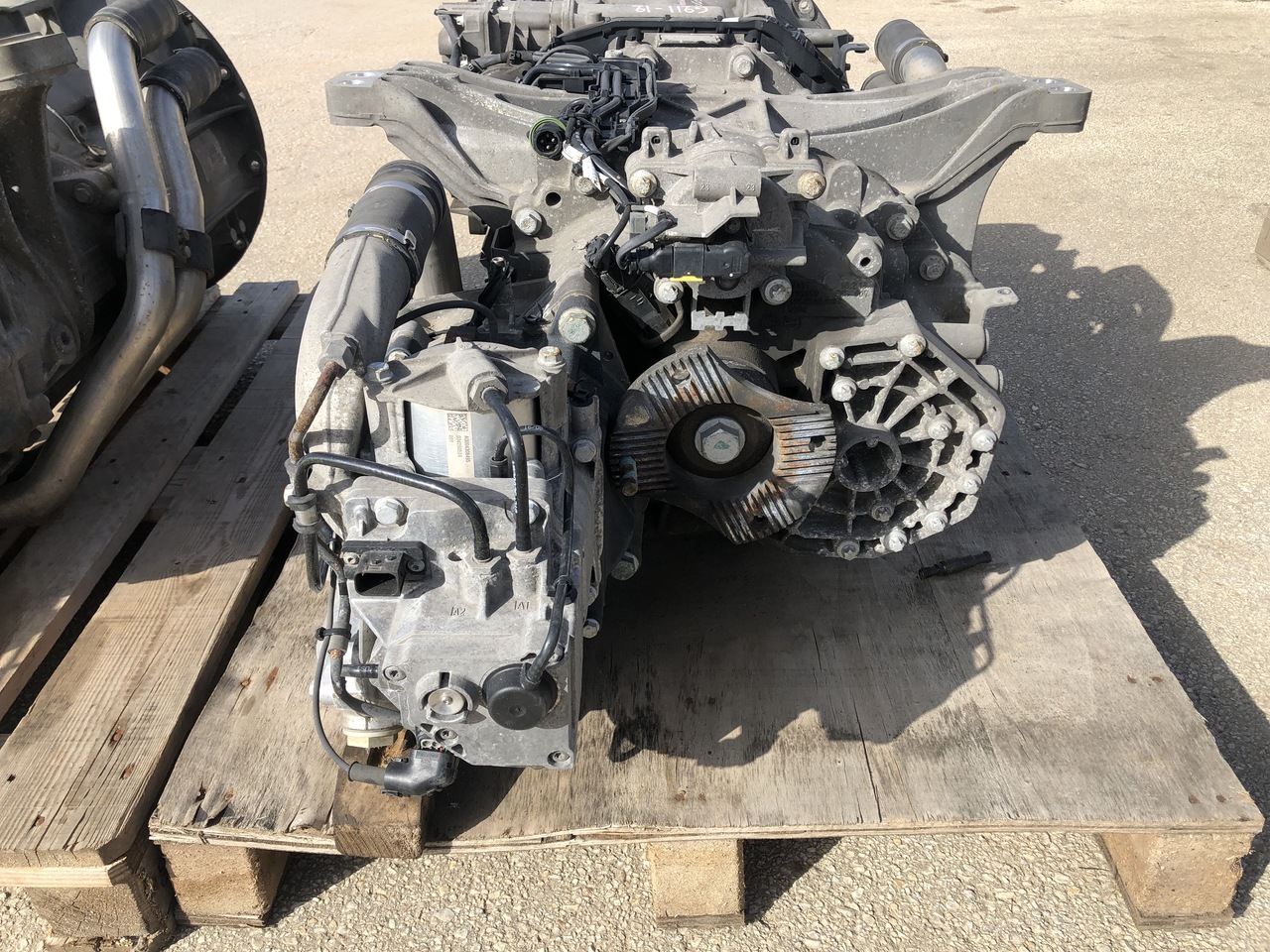 GEARBOX G211-12 ZKL RETARDER ACTROS MP4 (AVAILABLE 2PCS) - علبة التروس - شاحنة: صور 5 GEARBOX G211-12 ZKL RETARDER ACTROS MP4 (AVAILABLE 2PCS) - علبة التروس - شاحنة: صور 5