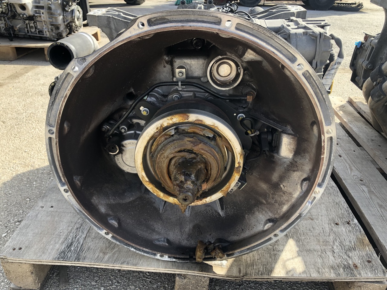 GEARBOX G211-12 ZKL RETARDER ACTROS MP4 (AVAILABLE 2PCS) - علبة التروس - شاحنة: صور 2 GEARBOX G211-12 ZKL RETARDER ACTROS MP4 (AVAILABLE 2PCS) - علبة التروس - شاحنة: صور 2
