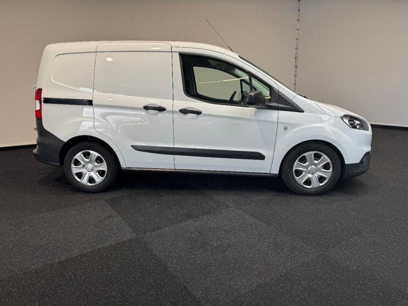 Ford Transit Courier 15 TDCI - فان المدمجة: صور 4 Ford Transit Courier 15 TDCI - فان المدمجة: صور 4