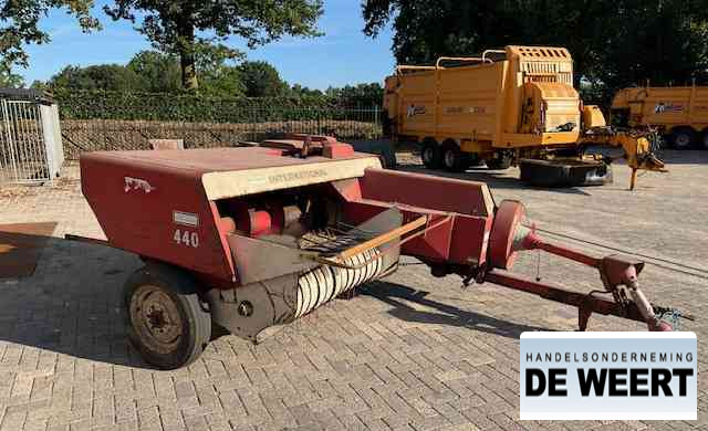 International 440 - مكبس البالات المستطيله: صور 4 International 440 - مكبس البالات المستطيله: صور 4