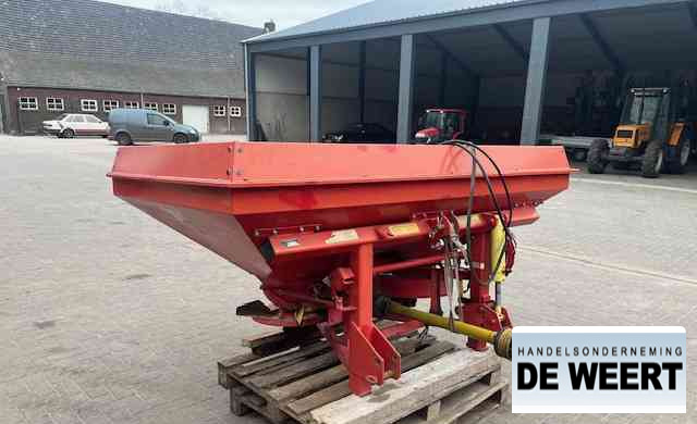 Lely centerliner stooier , front aandrijving - آلة رش الأسمدة: صور 1 Lely centerliner stooier , front aandrijving - آلة رش الأسمدة: صور 1