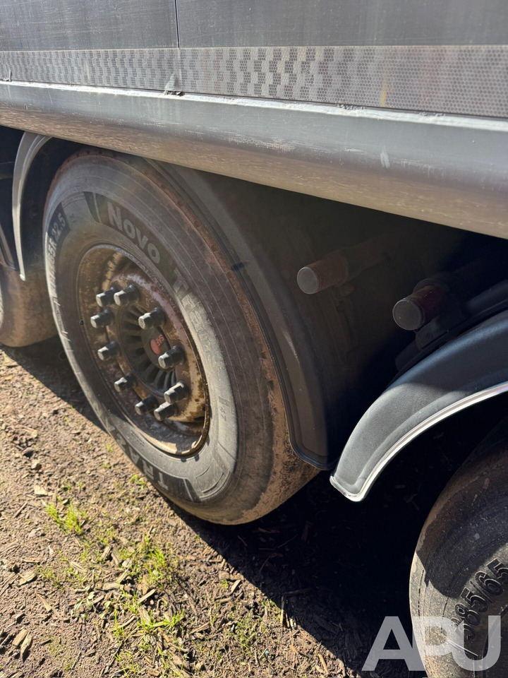 Kraker CF 500 SL - أرضية المشي نصف مقطورة: صور 5 Kraker CF 500 SL - أرضية المشي نصف مقطورة: صور 5