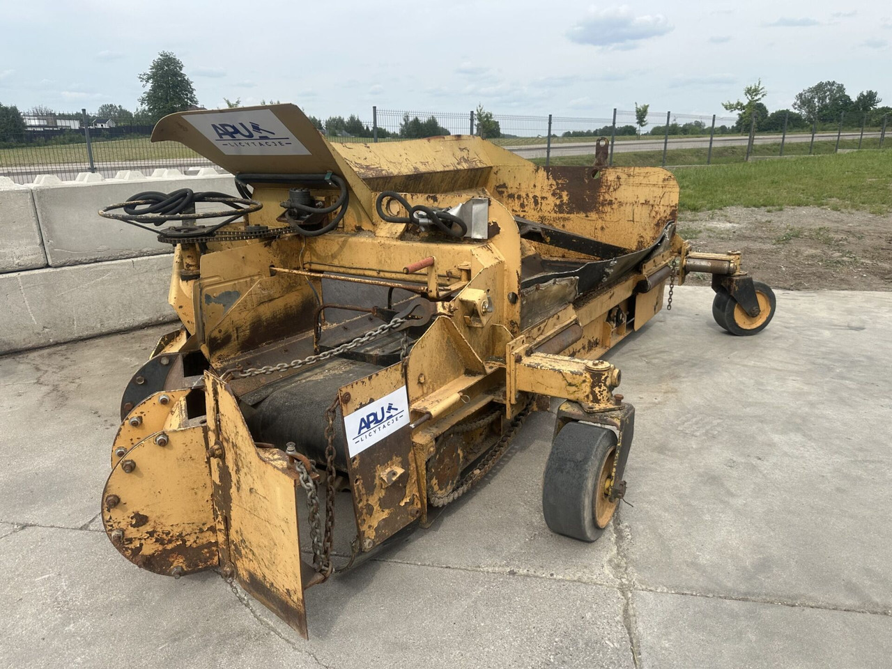 WISCONSIN ENGINE V461D poboczarka - ماكينات التسوية: صور 1 WISCONSIN ENGINE V461D poboczarka - ماكينات التسوية: صور 1