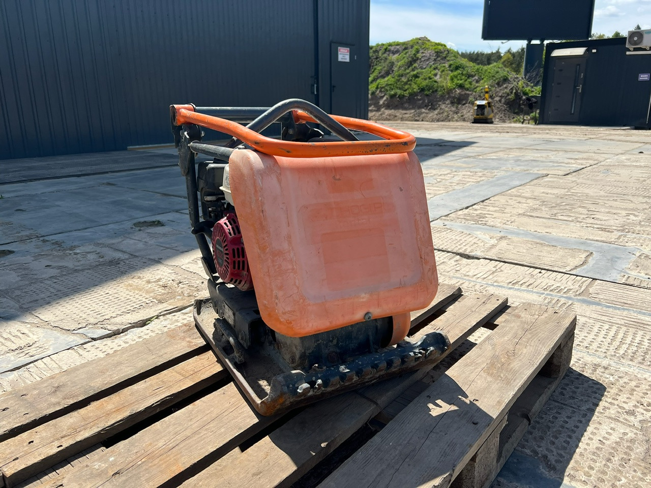 Zagęszczarka ALTRAD BELLE FC4000E PCX13/40 - صفائح اهتزازية: صور 3 Zagęszczarka ALTRAD BELLE FC4000E PCX13/40 - صفائح اهتزازية: صور 3