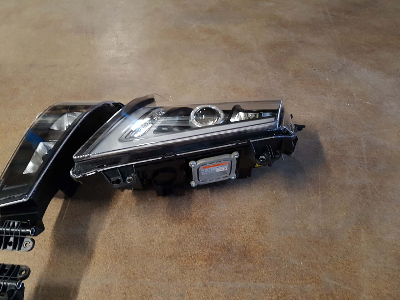 COMPLETE SET VOOR VOLVO FH4 (FH16 LOOK) DEPO XENON KOPLAMPEN + MISTLAMPEN LINKS EN RECHTS. 000126 - مصباح الضباب - شاحنة: صور 2 COMPLETE SET VOOR VOLVO FH4 (FH16 LOOK) DEPO XENON KOPLAMPEN + MISTLAMPEN LINKS EN RECHTS. 000126 - مصباح الضباب - شاحنة: صور 2