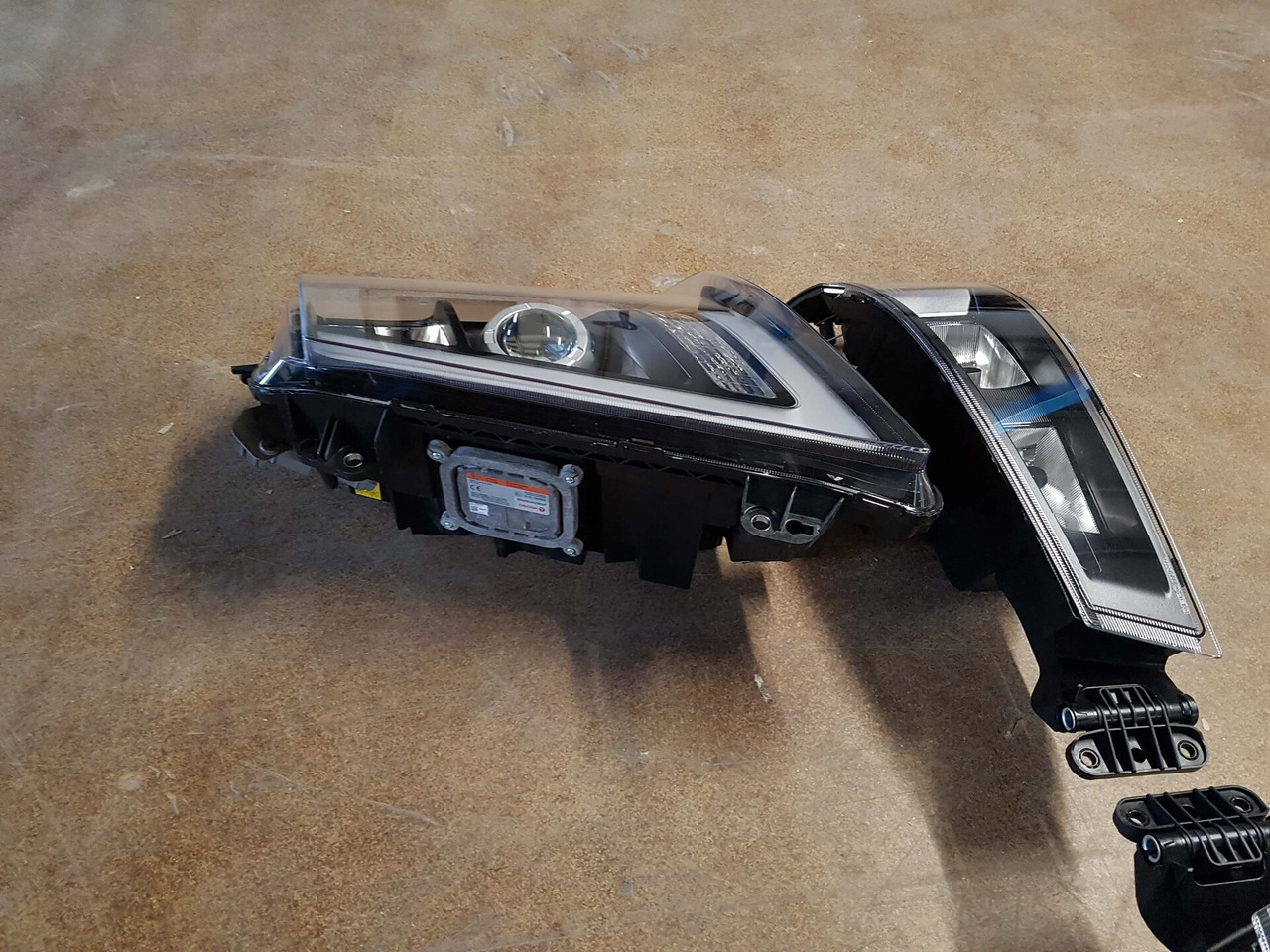 COMPLETE SET VOOR VOLVO FH4 (FH16 LOOK) DEPO XENON KOPLAMPEN + MISTLAMPEN LINKS EN RECHTS. 000126 - مصباح الضباب - شاحنة: صور 3 COMPLETE SET VOOR VOLVO FH4 (FH16 LOOK) DEPO XENON KOPLAMPEN + MISTLAMPEN LINKS EN RECHTS. 000126 - مصباح الضباب - شاحنة: صور 3