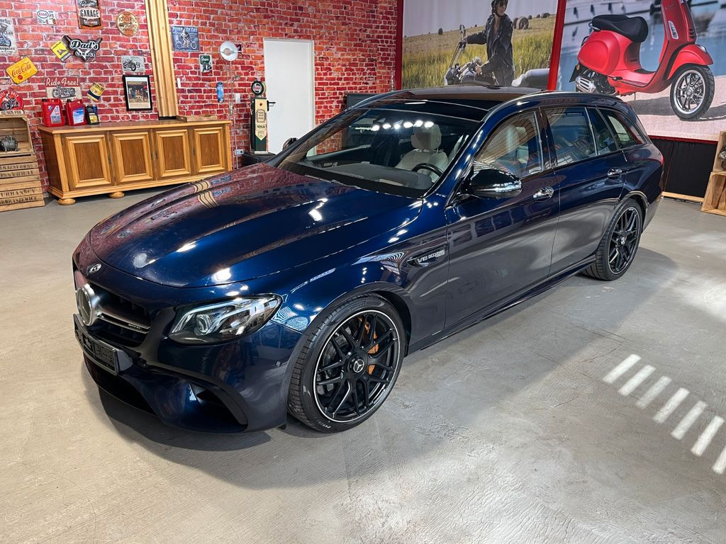 سيارة Mercedes-Benz E 63 S V8 AMG 4Matic, LED, Pano, 360°, Keramik: صور 1