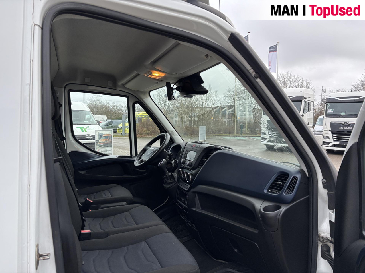 IVECO 35S16 - الشاحنات الصغيرة صندوق مغلق: صور 3 IVECO 35S16 - الشاحنات الصغيرة صندوق مغلق: صور 3