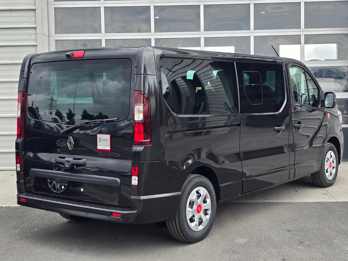 2025 Renault Trafic Combi 170BHP Auto - الشاحنات الصغيرة كابينة مزدوجة: صور 5 2025 Renault Trafic Combi 170BHP Auto - الشاحنات الصغيرة كابينة مزدوجة: صور 5