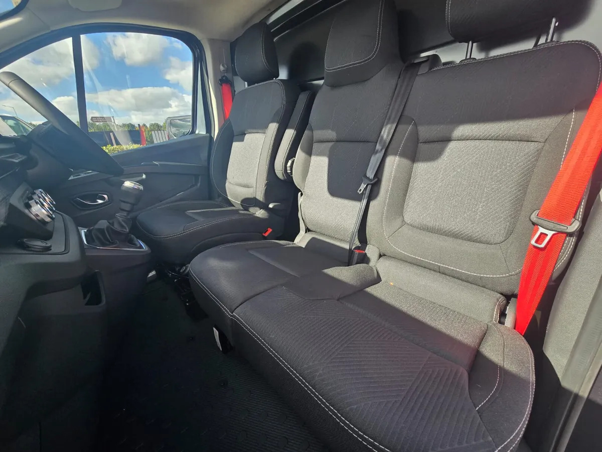 NEW Renault Trafic Exclusive 170BHP/150BHP Manual White - فان: صور 3 NEW Renault Trafic Exclusive 170BHP/150BHP Manual White - فان: صور 3