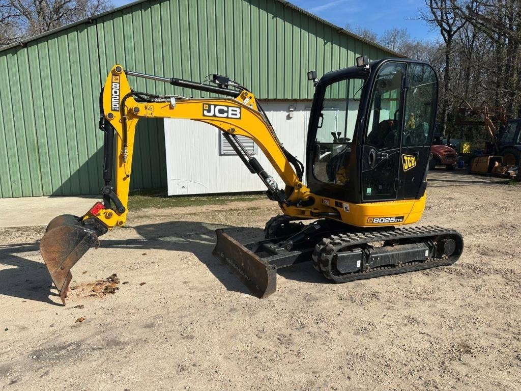 JCB 8025 ZTSL - حفارة مصغرة: صور 1 JCB 8025 ZTSL - حفارة مصغرة: صور 1