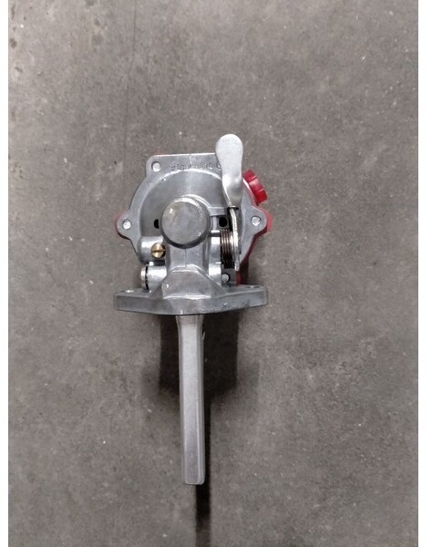 Case brandstof opvoerpomp - مضخات الوقود - الآلات والماكينات الزراعية: صور 3 Case brandstof opvoerpomp - مضخات الوقود - الآلات والماكينات الزراعية: صور 3