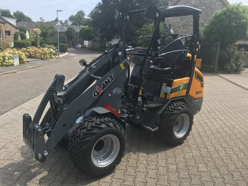 Giant G2200E - لودر مفصلي صغير: صور 3 Giant G2200E - لودر مفصلي صغير: صور 3