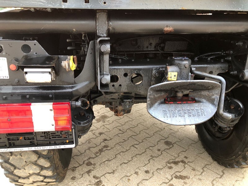 شاحنات مسطحة, سيارة بلدية Mercedes-Benz Unimog U400: صور 6