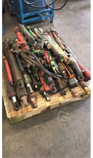 Grote partij hydraulische cilinders - الاسطوانة الهيدروليكية - الآلات والماكينات الزراعية: صور 1 Grote partij hydraulische cilinders - الاسطوانة الهيدروليكية - الآلات والماكينات الزراعية: صور 1