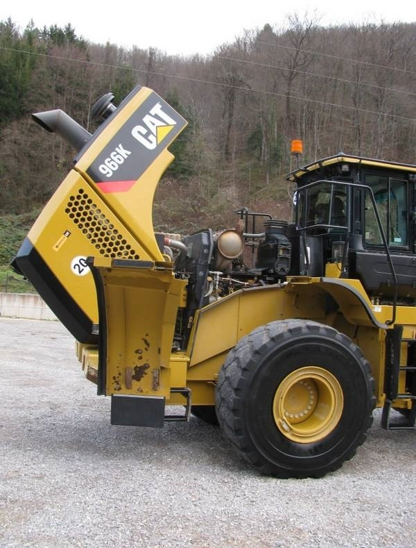اللودر بعجل CAT 966K Top stanje: صور 15