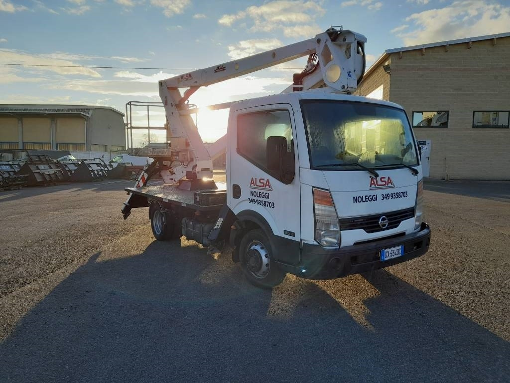 Oil & Steel 189 - مصاعد الازدهار محمولة على شاحنة: صور 3 Oil & Steel 189 - مصاعد الازدهار محمولة على شاحنة: صور 3