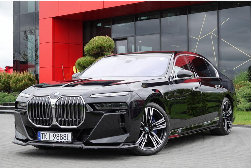 BMW 7 xDrive M Sport - سيدان: صور 2 BMW 7 xDrive M Sport - سيدان: صور 2