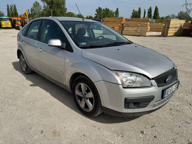 Ford Focus 1,6 i - Damaged Car - هاتشباك: صور 2 Ford Focus 1,6 i - Damaged Car - هاتشباك: صور 2