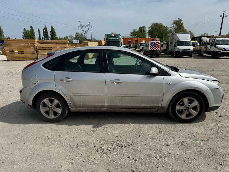 Ford Focus 1,6 i - Damaged Car - هاتشباك: صور 4 Ford Focus 1,6 i - Damaged Car - هاتشباك: صور 4