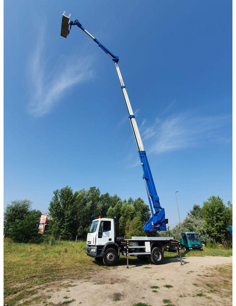 Iveco Eurocargo ML 180 E 24 - Bizocchi KJF 320 lifting basket 32 m - شاحنة, شاحنة كرين: صور 4 Iveco Eurocargo ML 180 E 24 - Bizocchi KJF 320 lifting basket 32 m - شاحنة, شاحنة كرين: صور 4
