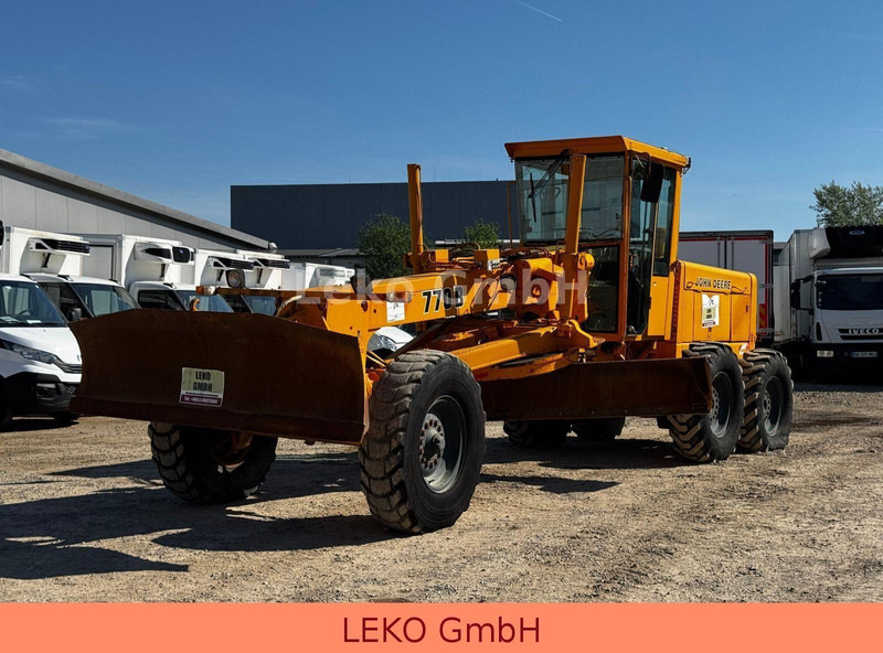John Deere 770B - آلة تسوية الأرض: صور 3 John Deere 770B - آلة تسوية الأرض: صور 3