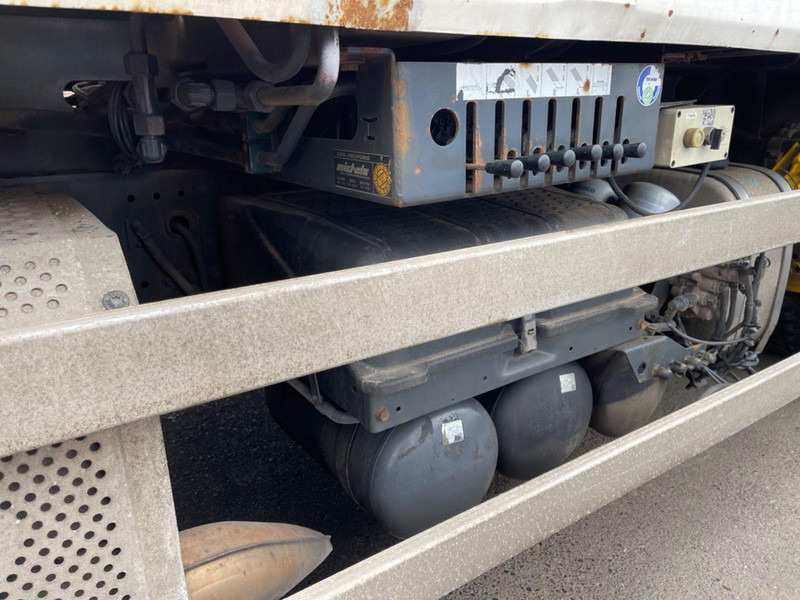 Mercedes-Benz 1833 Absetzkipper Bluetec 5 Klima 2 Hand Orig Km - شاحنات الحاويات/ جسم علوي قابل للتغيير شاحنة, شاحنة كرين: صور 3 Mercedes-Benz 1833 Absetzkipper Bluetec 5 Klima 2 Hand Orig Km - شاحنات الحاويات/ جسم علوي قابل للتغيير شاحنة, شاحنة كرين: صور 3