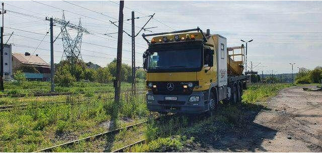 Mercedes-Benz 3344 SRT SCHÖRLING Road Rail Railway Zweiweg - مصاعد الازدهار محمولة على شاحنة: صور 4 Mercedes-Benz 3344 SRT SCHÖRLING Road Rail Railway Zweiweg - مصاعد الازدهار محمولة على شاحنة: صور 4