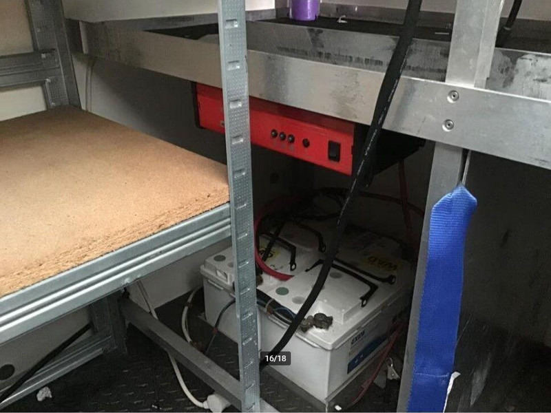 شاحنة جرار صغيرة Mercedes-Benz 413 CDI BE Mini Trekker + Workshop Trailer: صور 10 شاحنة جرار صغيرة Mercedes-Benz 413 CDI BE Mini Trekker + Workshop Trailer: صور 10