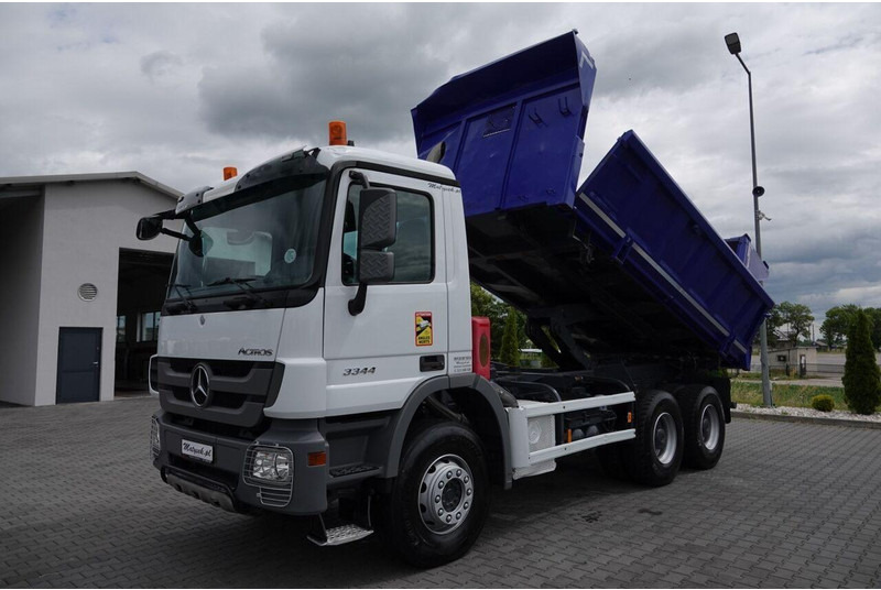 Mercedes-Benz ACTROS 3344 / 6x4 / WYWROTKA 2 STR / BORDMATIC / HYDROBURTA / HY - قلابات: صور 3 Mercedes-Benz ACTROS 3344 / 6x4 / WYWROTKA 2 STR / BORDMATIC / HYDROBURTA / HY - قلابات: صور 3