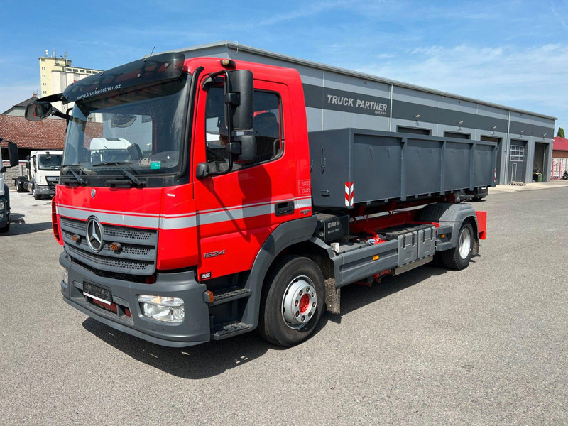 Mercedes-Benz ATEGO 1524, ABROLLKIPPER HIAB 1570MM - شاحنات مسطحة, شاحنة كرين: صور 1 Mercedes-Benz ATEGO 1524, ABROLLKIPPER HIAB 1570MM - شاحنات مسطحة, شاحنة كرين: صور 1