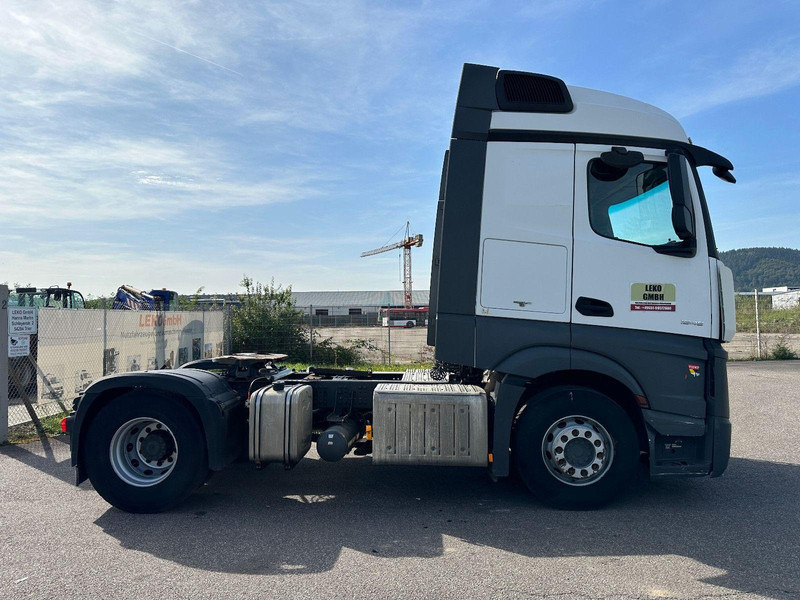 Mercedes-Benz Actros 1845 - شاحنة جرار: صور 4 Mercedes-Benz Actros 1845 - شاحنة جرار: صور 4