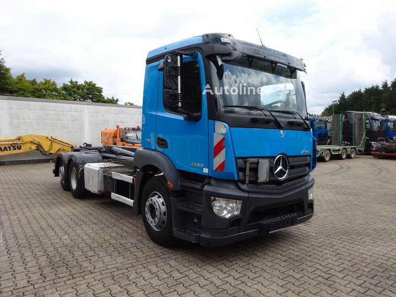 Mercedes-Benz Antos 2533 - Hook lift truck 6x2 - شاحنة ذات الخطاف: صور 5 Mercedes-Benz Antos 2533 - Hook lift truck 6x2 - شاحنة ذات الخطاف: صور 5