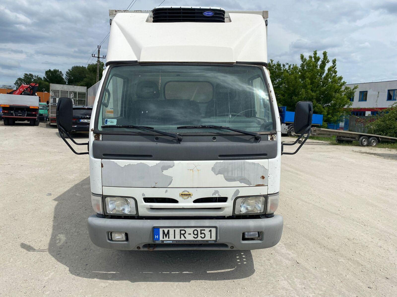 Nissan Cabstar 3,0 tdi Frigo + meat hook - 3,5t - الشاحنات الصغيرة المبردة: صور 2 Nissan Cabstar 3,0 tdi Frigo + meat hook - 3,5t - الشاحنات الصغيرة المبردة: صور 2