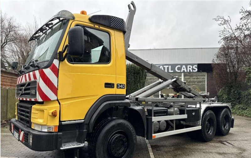 Volvo FM12 6x6 Hook lift - شاحنة ذات الخطاف: صور 3 Volvo FM12 6x6 Hook lift - شاحنة ذات الخطاف: صور 3
