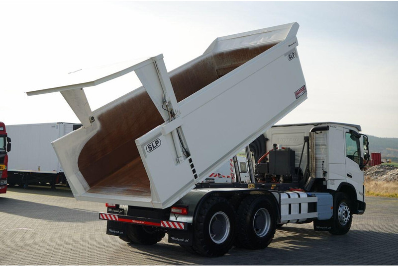 Volvo FMX 550 / 6x4 / WYWROTKA / WOZIDŁO / HARDOX / HYDRAULICZNA KLAPA - قلابات: صور 4 Volvo FMX 550 / 6x4 / WYWROTKA / WOZIDŁO / HARDOX / HYDRAULICZNA KLAPA - قلابات: صور 4