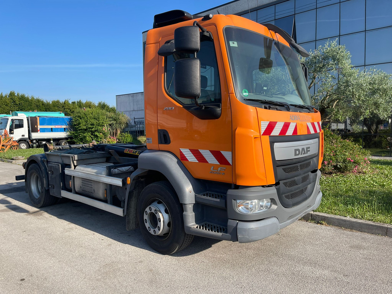 DAF LF280LE - شاحنة ذات الخطاف: صور 2 DAF LF280LE - شاحنة ذات الخطاف: صور 2